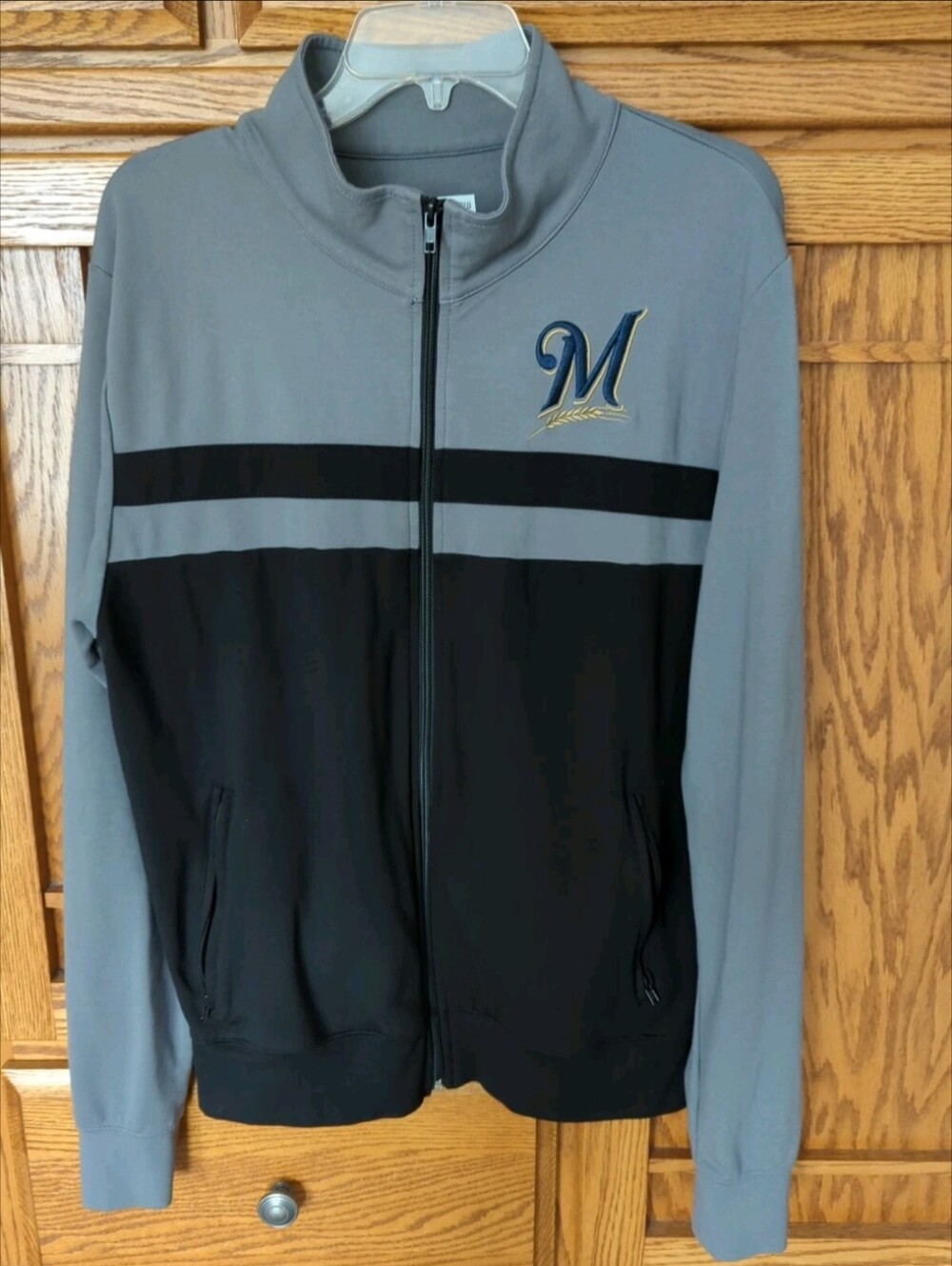 Men's Milwaukee Brewers Long Sleeve Gray & Black Full Zip Jacket Sz. M